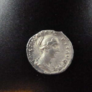 Denier en argent de Faustine jeune TTB+ frappé à Rome en 156 – 157 ap. J.C.