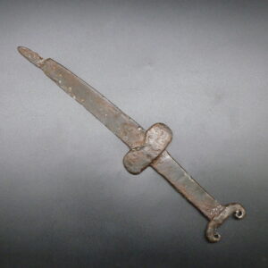 Dague Scythe en fer avec un seul tranchant  6ème – 7ème siècle av. J.C.