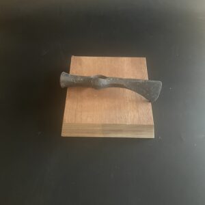 Hache de combat scythe en fer très pur datant entre le 6ème et 8ème siècle avant J.C.