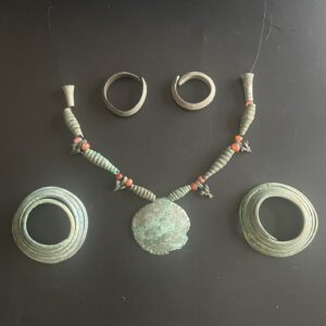 Objets en bronze provenant d’une sépulture d’un Shaman de culture Koban, découverte proche de Krasnodar et datant d’environ 800 av. J.C.